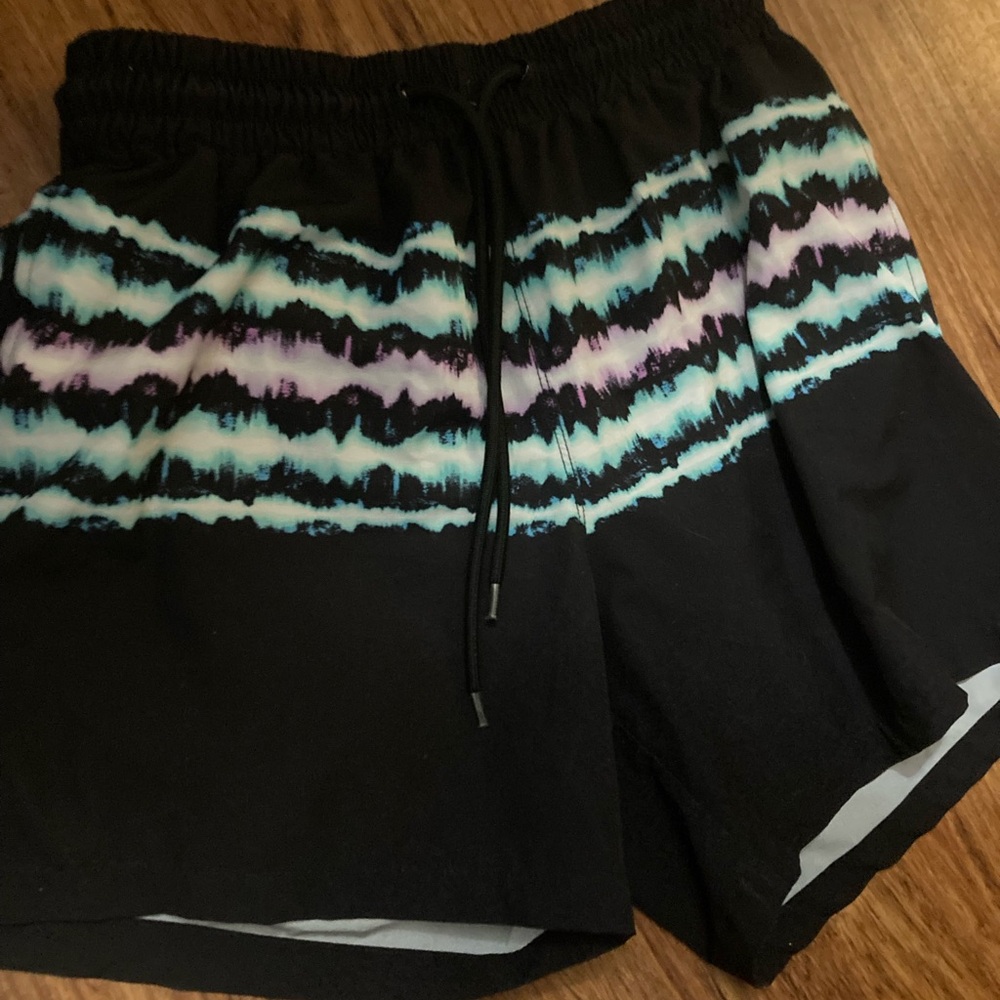 Crown & Ivy Black and Multicolor Patterned Men Shorts